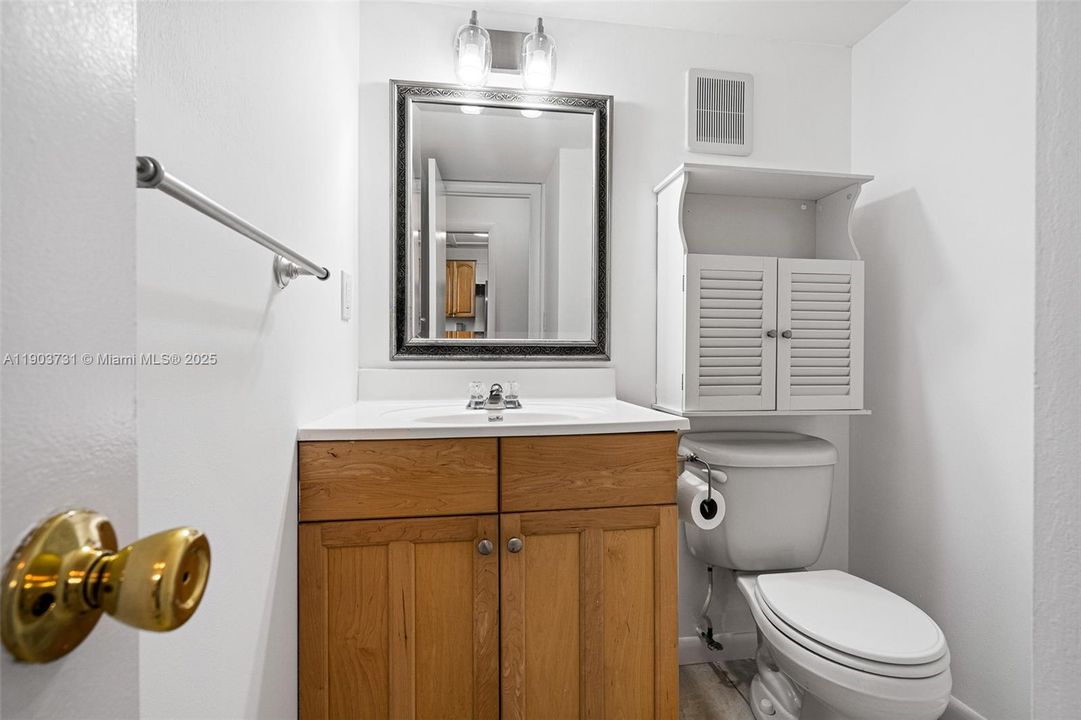 For Sale: $125,000 (1 beds, 1 baths, 800 Square Feet)