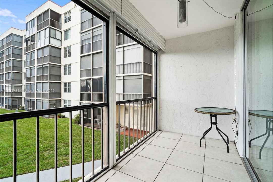 For Sale: $125,000 (1 beds, 1 baths, 800 Square Feet)