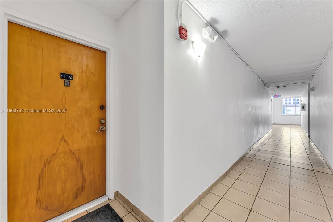 待售: $308,000 (2 贝兹, 1 浴室, 700 平方英尺)