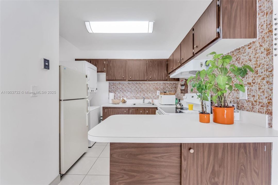 待售: $308,000 (2 贝兹, 1 浴室, 700 平方英尺)