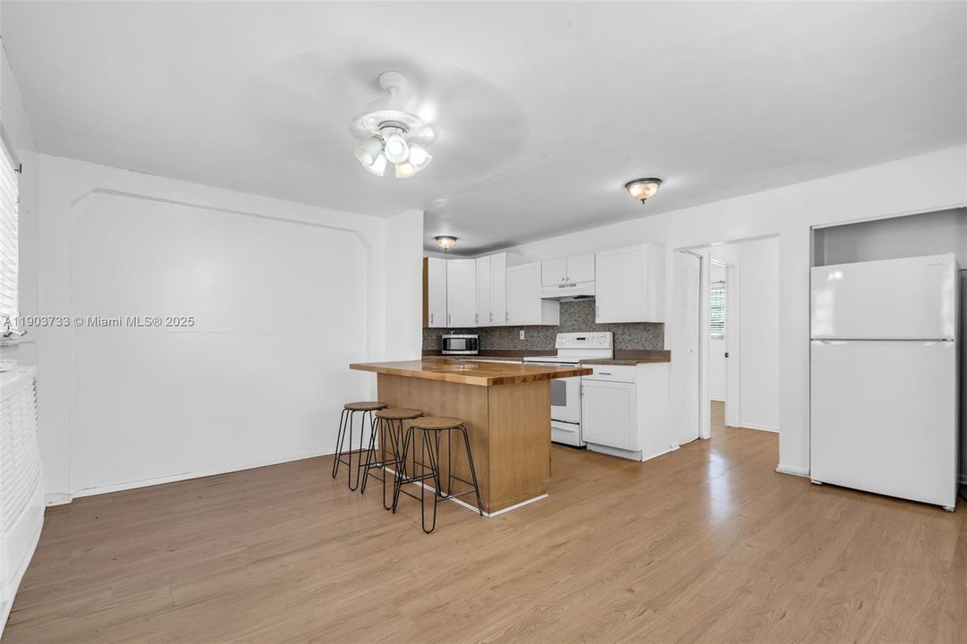 For Rent: $2,450 (2 beds, 1 baths, 2599 Square Feet)