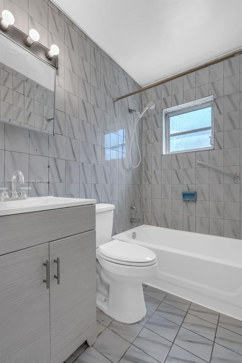 For Rent: $2,450 (2 beds, 1 baths, 2599 Square Feet)