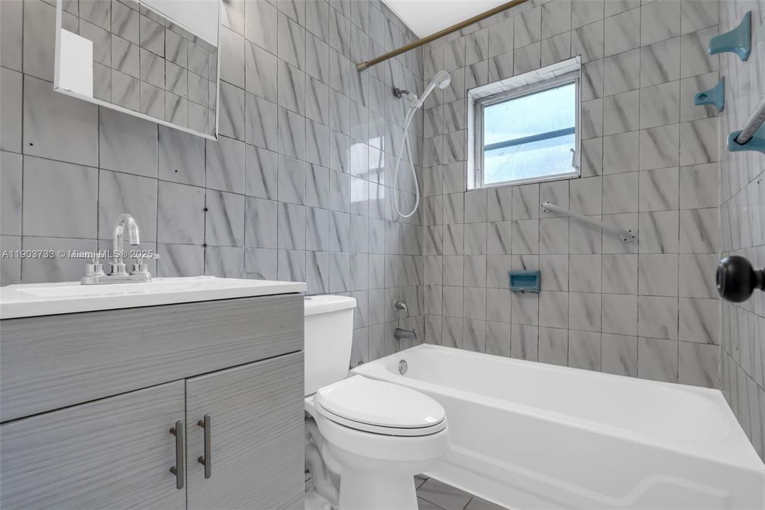 For Rent: $2,450 (2 beds, 1 baths, 2599 Square Feet)