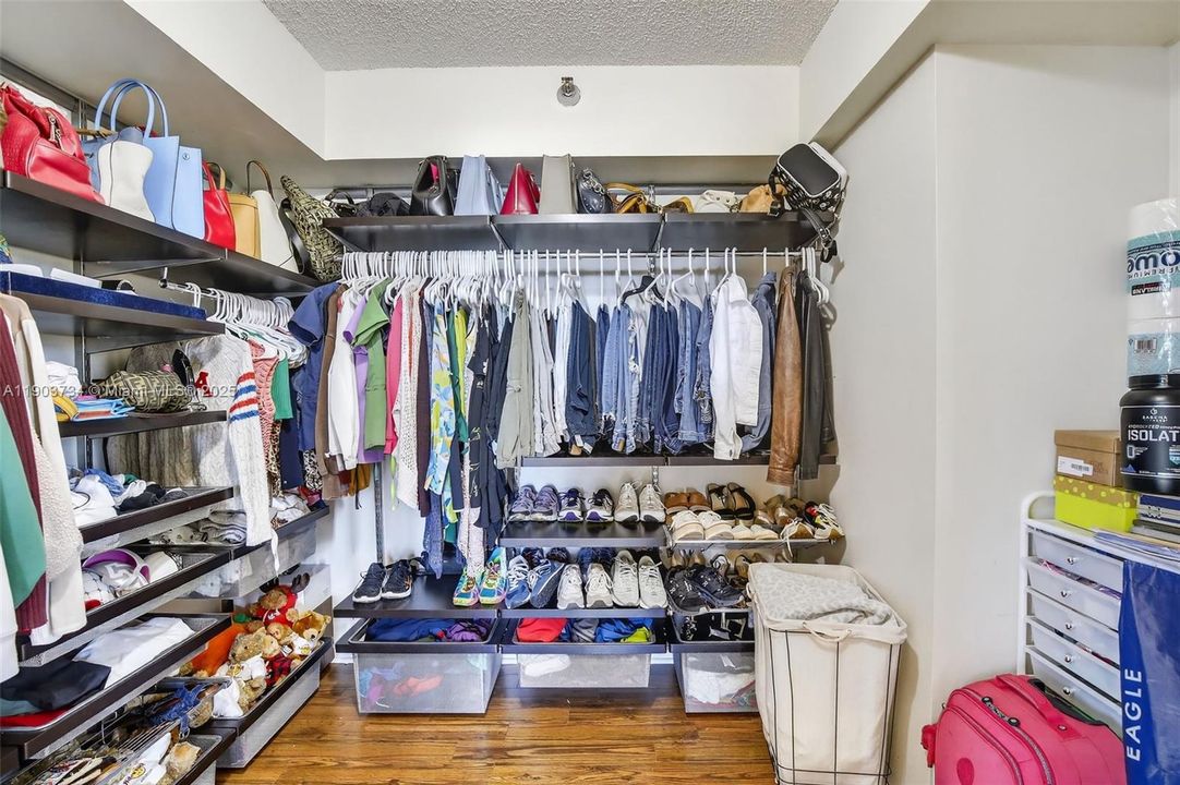 For Rent: $2,800 (2 beds, 2 baths, 1361 Square Feet)