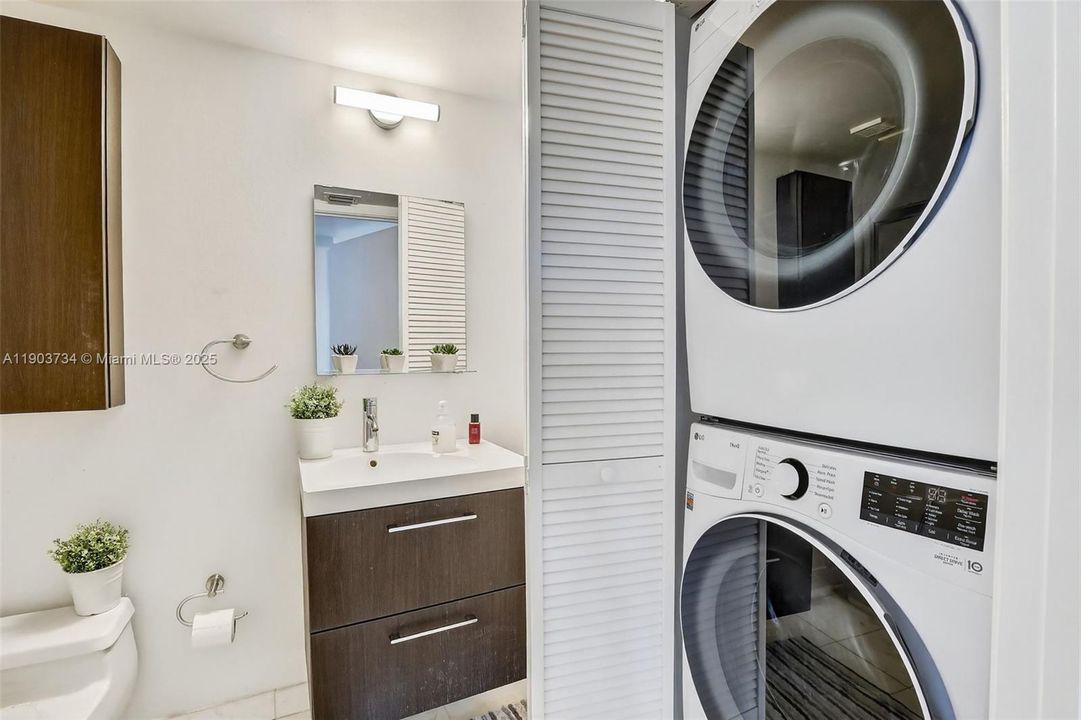 For Rent: $2,800 (2 beds, 2 baths, 1361 Square Feet)