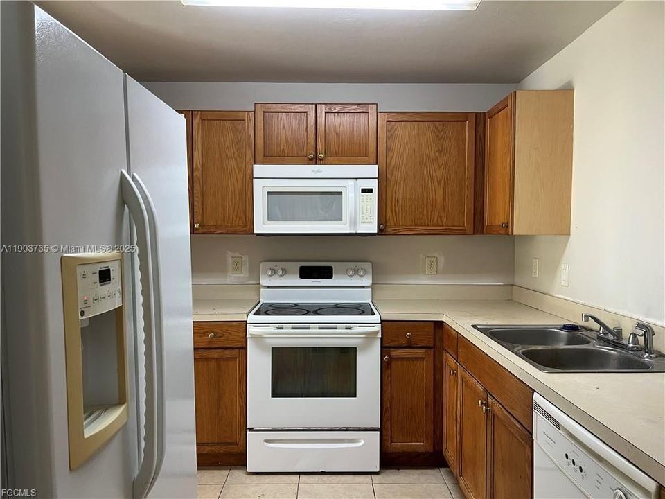 Под контрактом: $375,000 (0 спален, 0 ванн, 0 Квадратных фут)