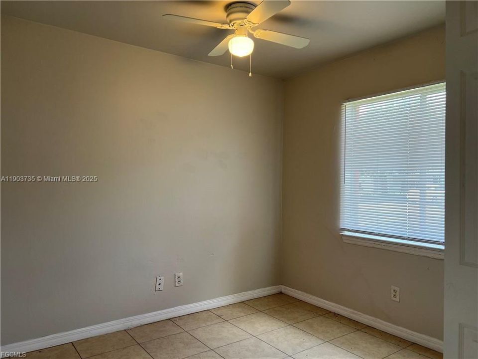 Под контрактом: $375,000 (0 спален, 0 ванн, 0 Квадратных фут)