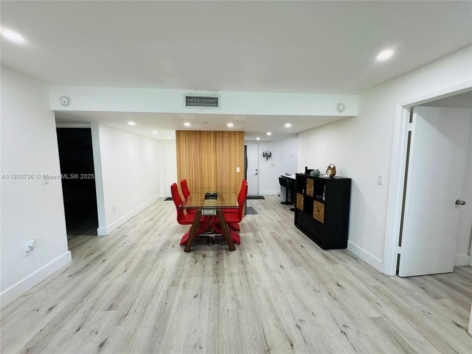 For Sale: $289,000 (3 beds, 2 baths, 1278 Square Feet)