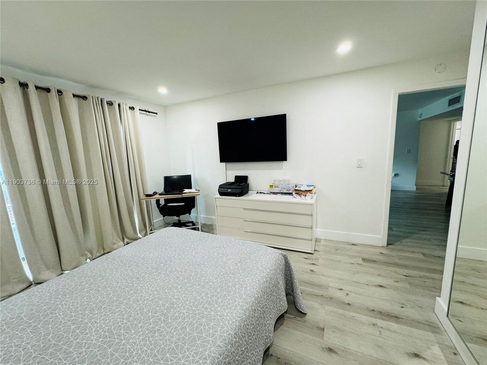 For Sale: $289,000 (3 beds, 2 baths, 1278 Square Feet)