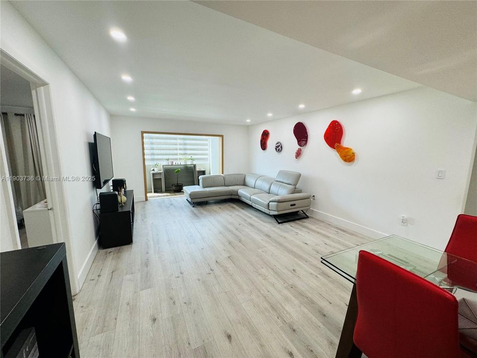 For Sale: $289,000 (3 beds, 2 baths, 1278 Square Feet)