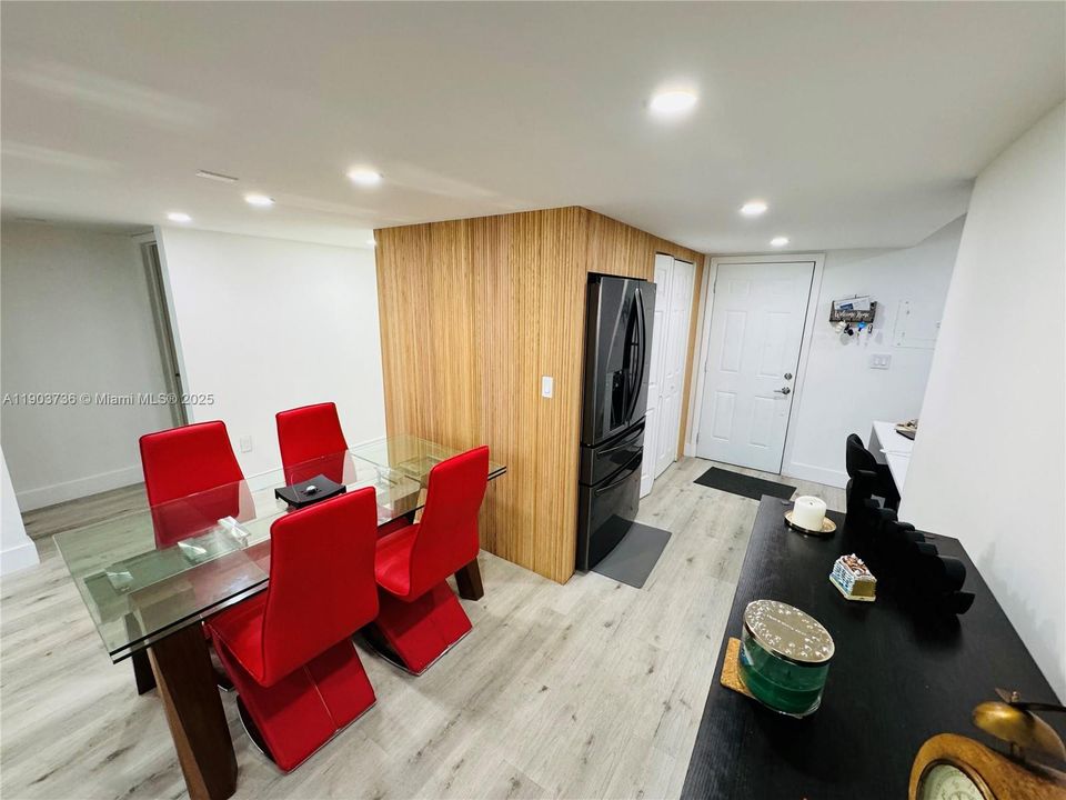 For Sale: $289,000 (3 beds, 2 baths, 1278 Square Feet)