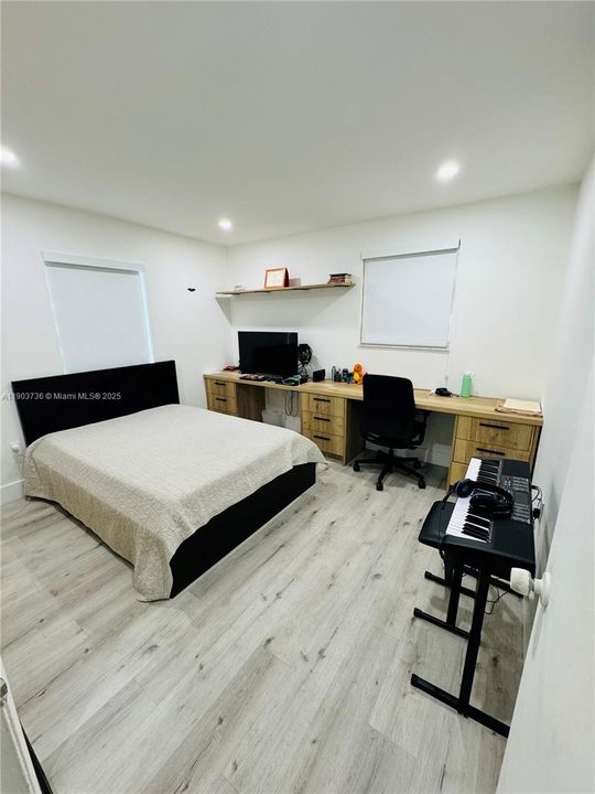 For Sale: $289,000 (3 beds, 2 baths, 1278 Square Feet)