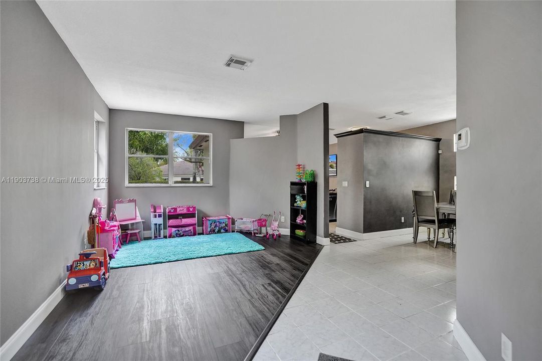 For Sale: $609,000 (4 beds, 2 baths, 1808 Square Feet)