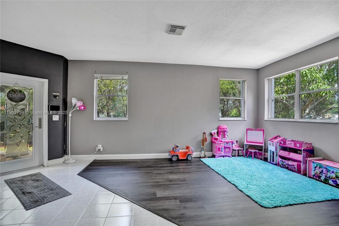 For Sale: $609,000 (4 beds, 2 baths, 1808 Square Feet)