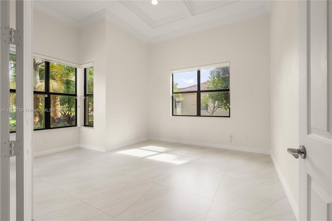 最近售出: $1,558,000 (4 贝兹, 3 浴室, 3900 平方英尺)