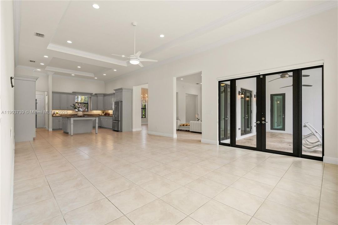 最近售出: $1,558,000 (4 贝兹, 3 浴室, 3900 平方英尺)