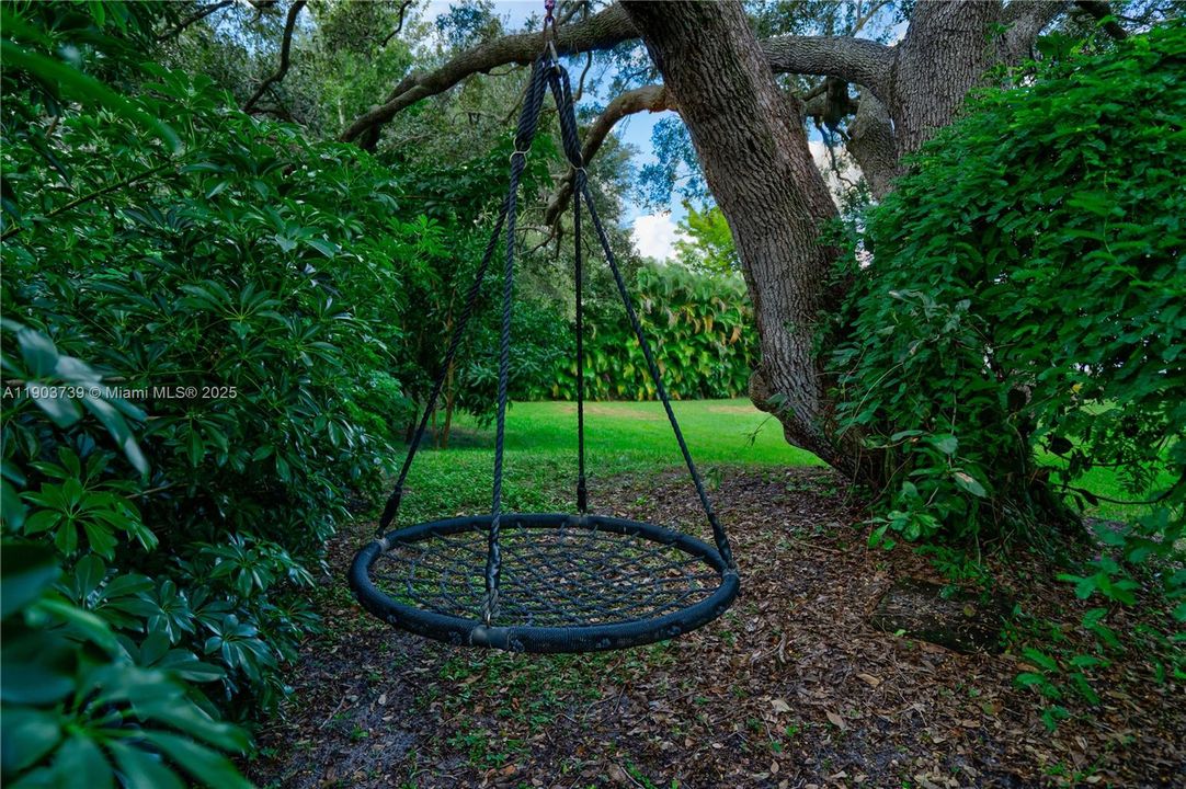 最近售出: $1,558,000 (4 贝兹, 3 浴室, 3900 平方英尺)