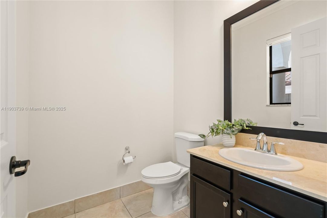 最近售出: $1,558,000 (4 贝兹, 3 浴室, 3900 平方英尺)