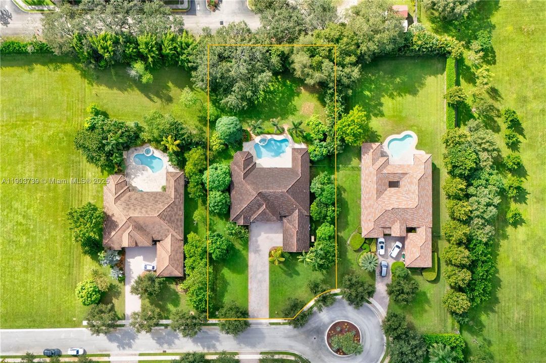 最近售出: $1,558,000 (4 贝兹, 3 浴室, 3900 平方英尺)