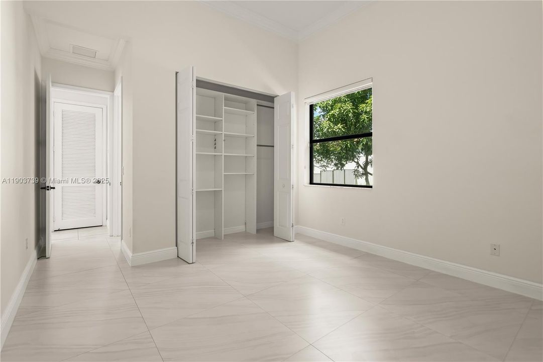 最近售出: $1,558,000 (4 贝兹, 3 浴室, 3900 平方英尺)