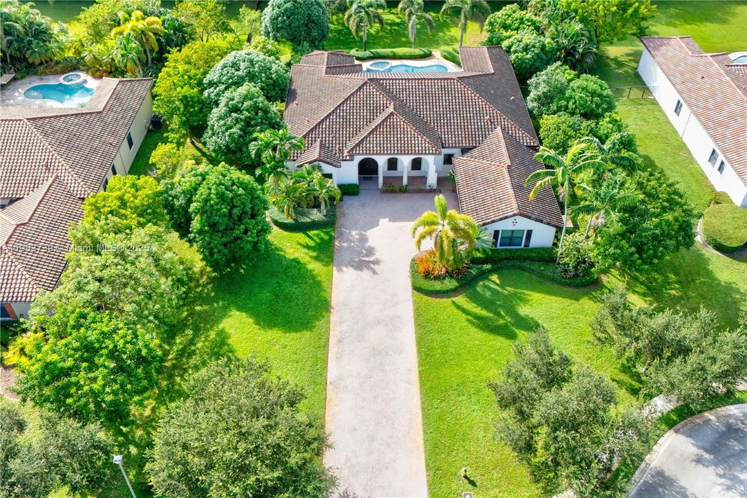 最近售出: $1,558,000 (4 贝兹, 3 浴室, 3900 平方英尺)