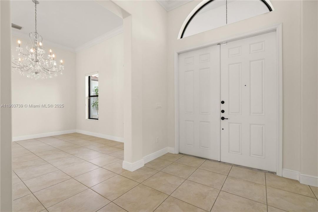 最近售出: $1,558,000 (4 贝兹, 3 浴室, 3900 平方英尺)