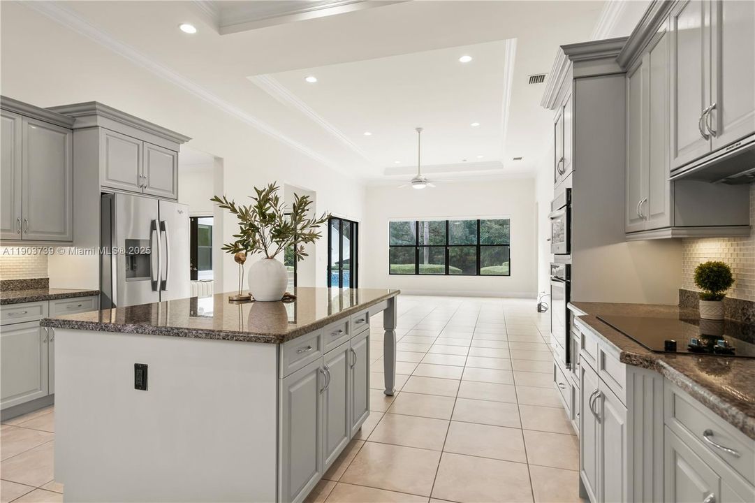 最近售出: $1,558,000 (4 贝兹, 3 浴室, 3900 平方英尺)