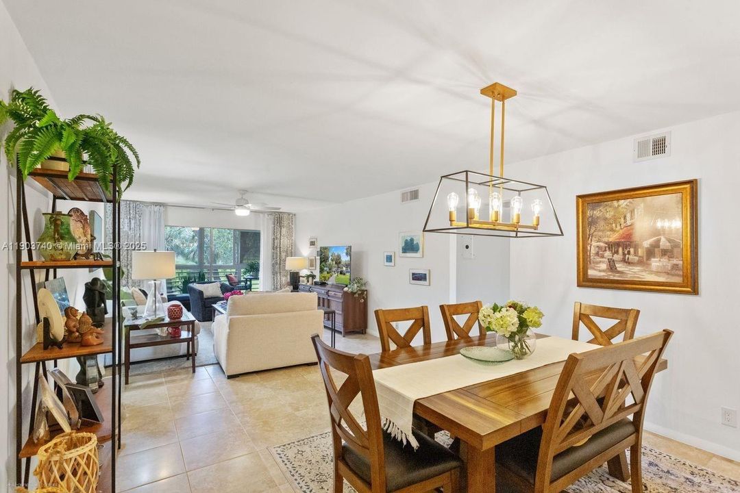 For Sale: $165,000 (2 beds, 2 baths, 1156 Square Feet)