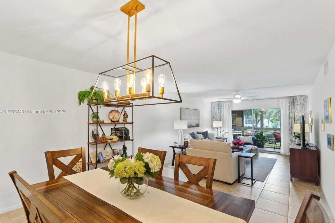 For Sale: $165,000 (2 beds, 2 baths, 1156 Square Feet)