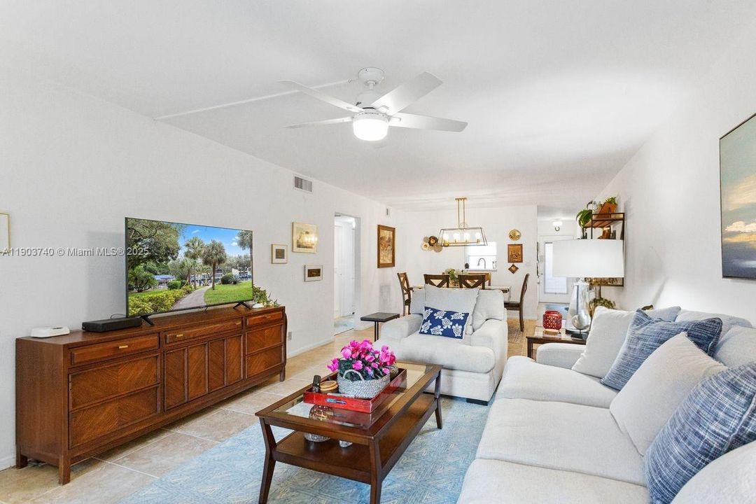 For Sale: $165,000 (2 beds, 2 baths, 1156 Square Feet)