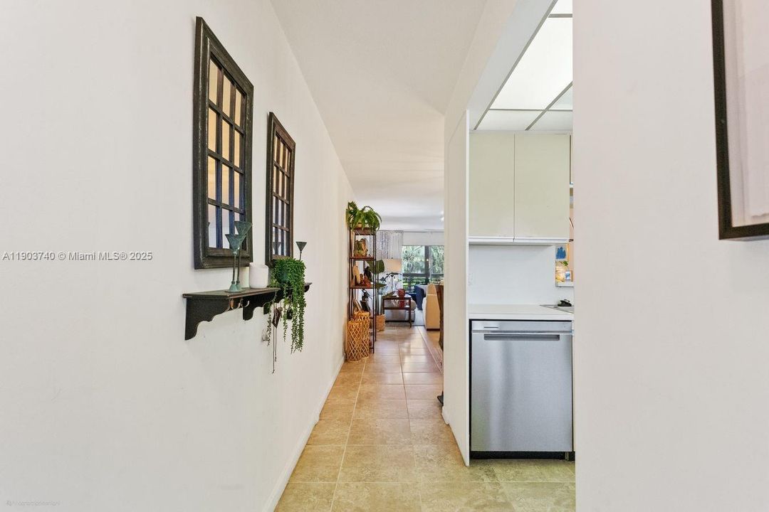 For Sale: $165,000 (2 beds, 2 baths, 1156 Square Feet)