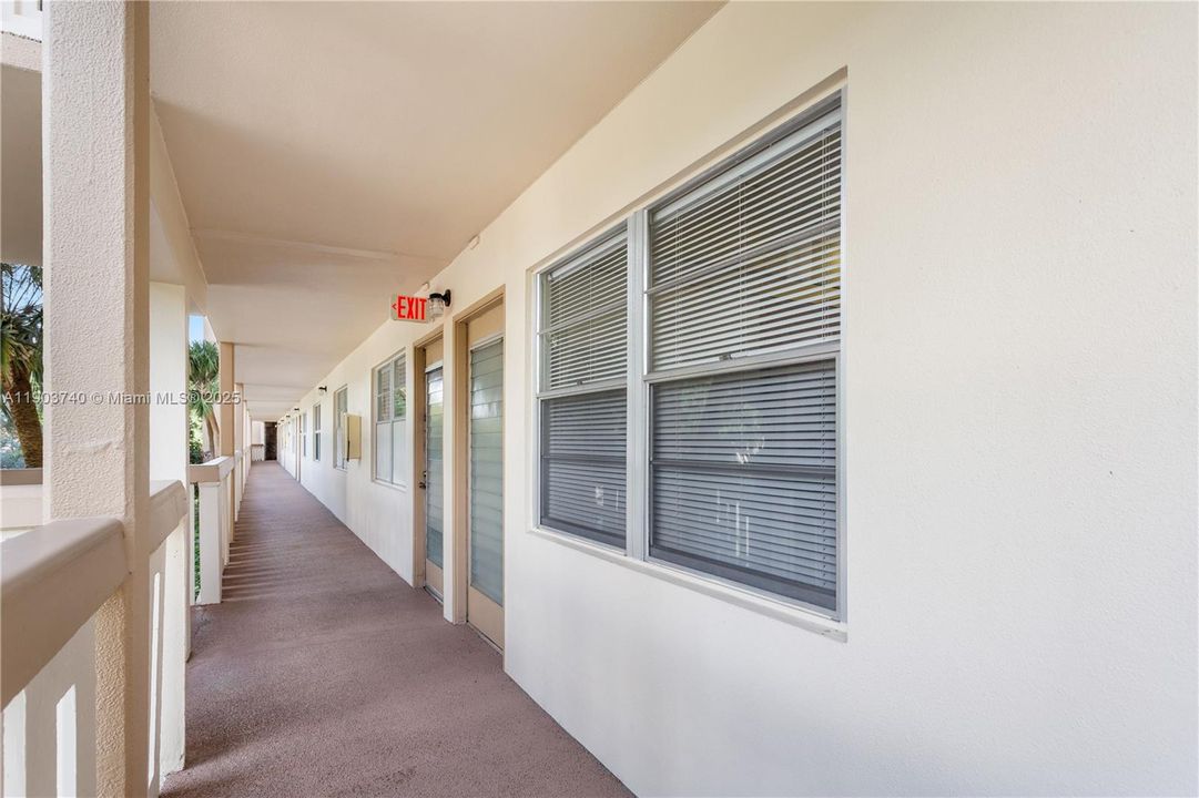 For Sale: $165,000 (2 beds, 2 baths, 1156 Square Feet)