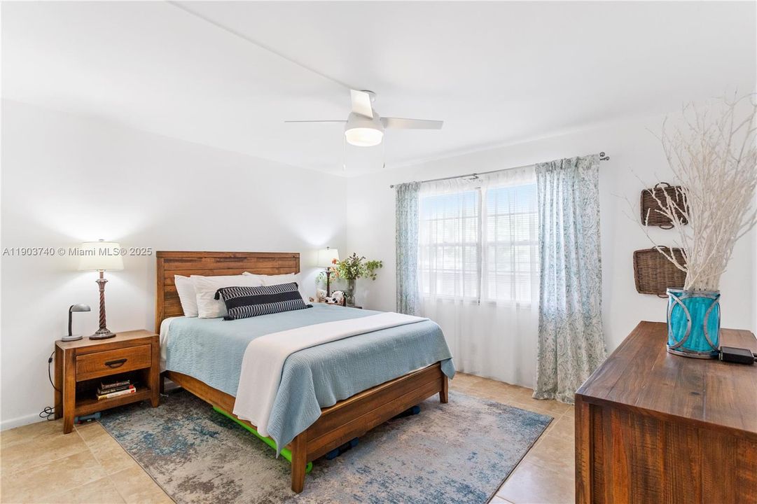 For Sale: $165,000 (2 beds, 2 baths, 1156 Square Feet)