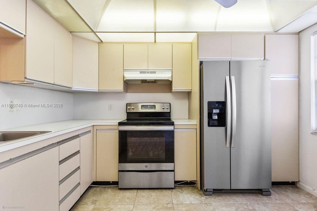 For Sale: $165,000 (2 beds, 2 baths, 1156 Square Feet)