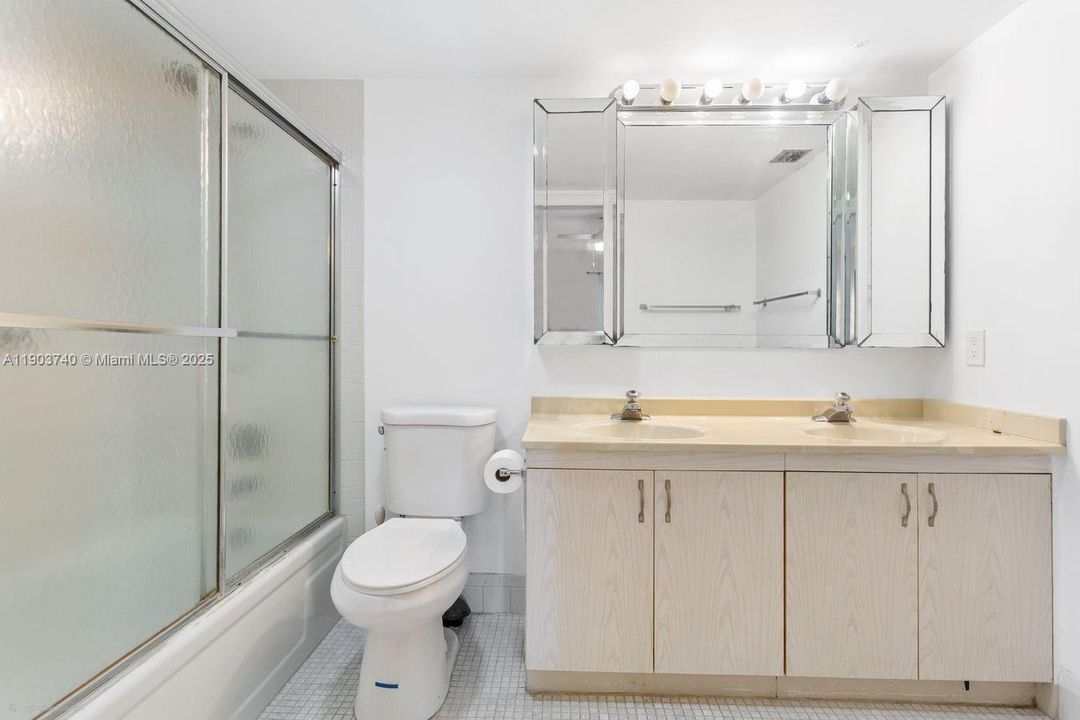 For Sale: $165,000 (2 beds, 2 baths, 1156 Square Feet)