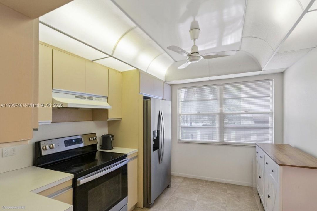For Sale: $165,000 (2 beds, 2 baths, 1156 Square Feet)
