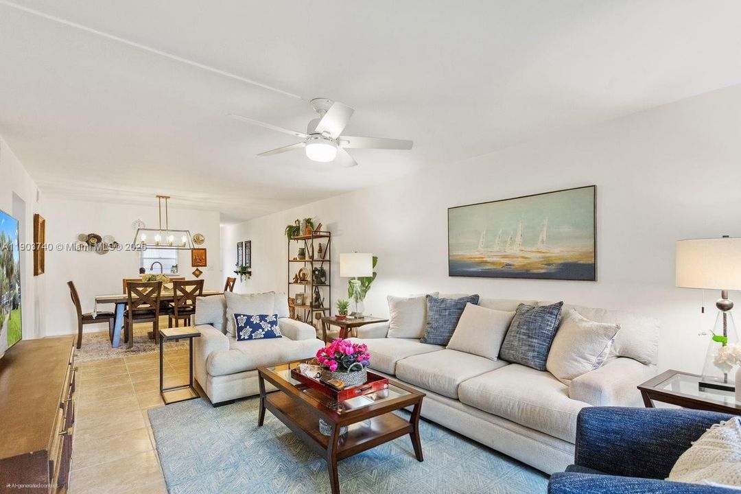 For Sale: $165,000 (2 beds, 2 baths, 1156 Square Feet)