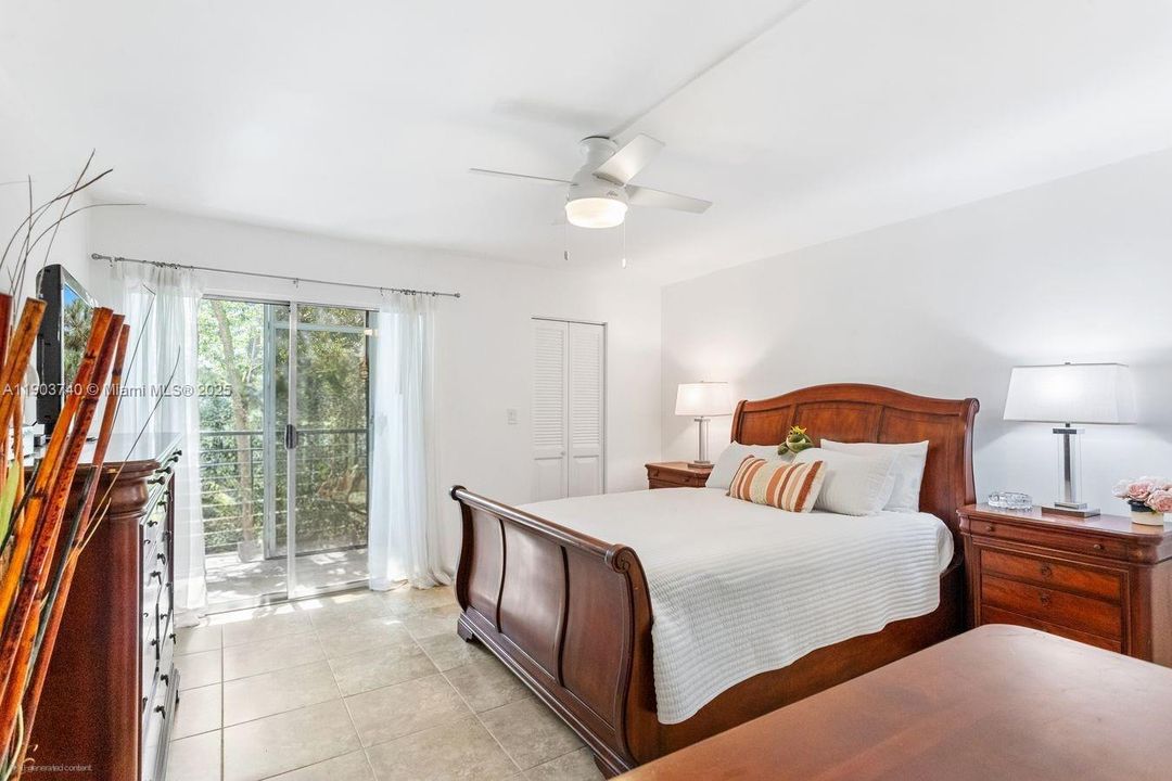 For Sale: $165,000 (2 beds, 2 baths, 1156 Square Feet)