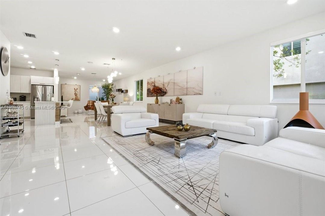 Active With Contract: $3,800 (3 beds, 2 baths, 2379 Square Feet)