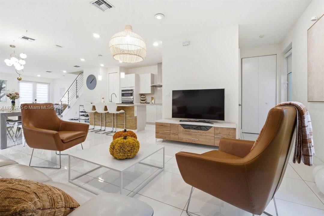 Active With Contract: $3,800 (3 beds, 2 baths, 2379 Square Feet)