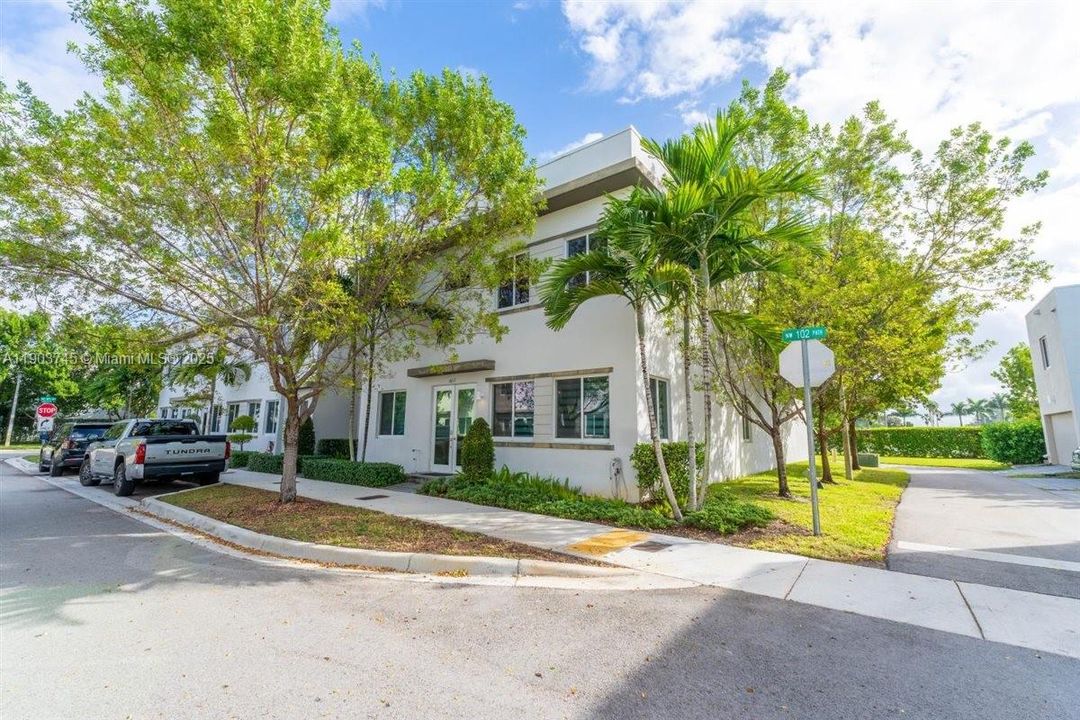 Active With Contract: $3,800 (3 beds, 2 baths, 2379 Square Feet)