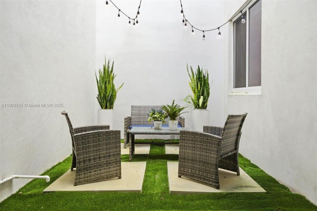 Active With Contract: $3,800 (3 beds, 2 baths, 2379 Square Feet)