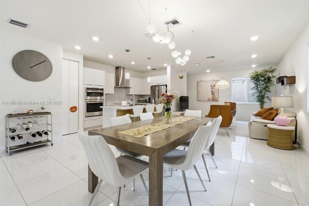 Active With Contract: $3,800 (3 beds, 2 baths, 2379 Square Feet)