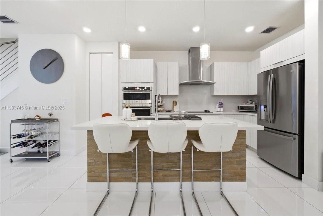 Active With Contract: $3,800 (3 beds, 2 baths, 2379 Square Feet)