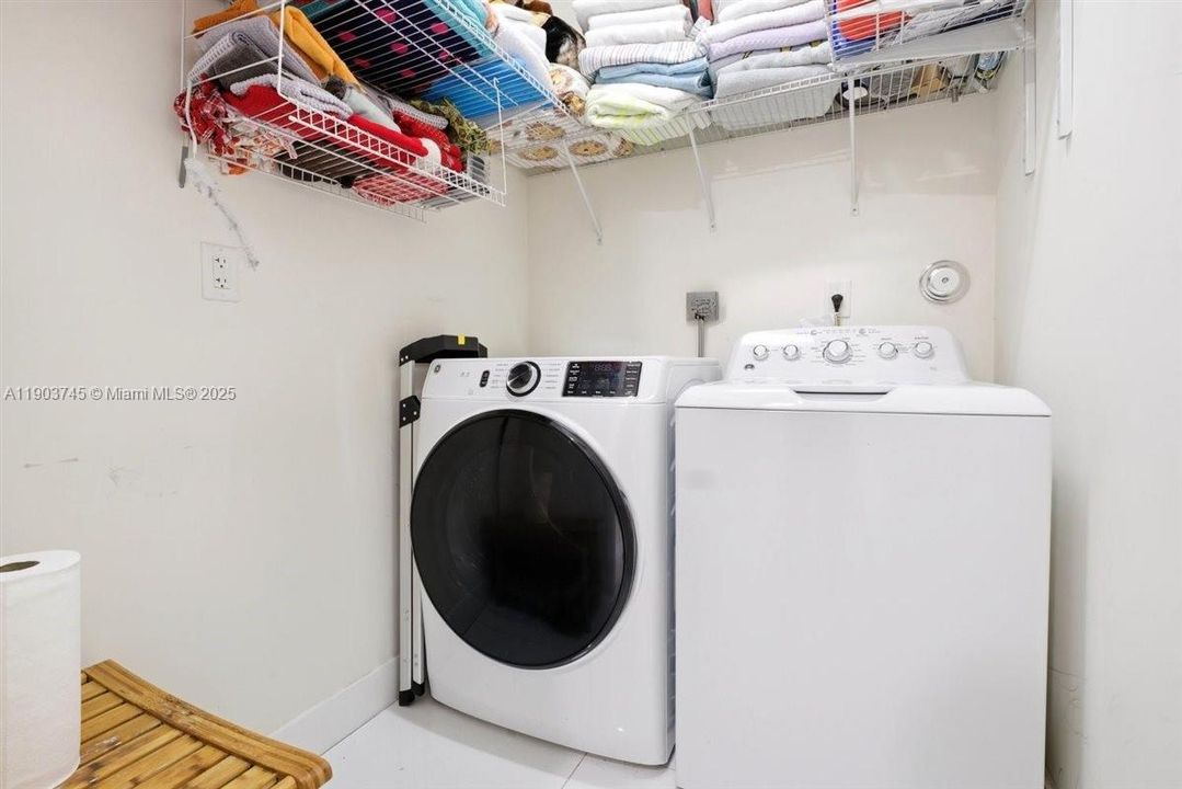 Active With Contract: $3,800 (3 beds, 2 baths, 2379 Square Feet)