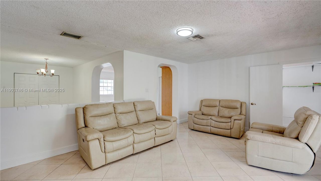 Active With Contract: $650,000 (4 beds, 2 baths, 1856 Square Feet)