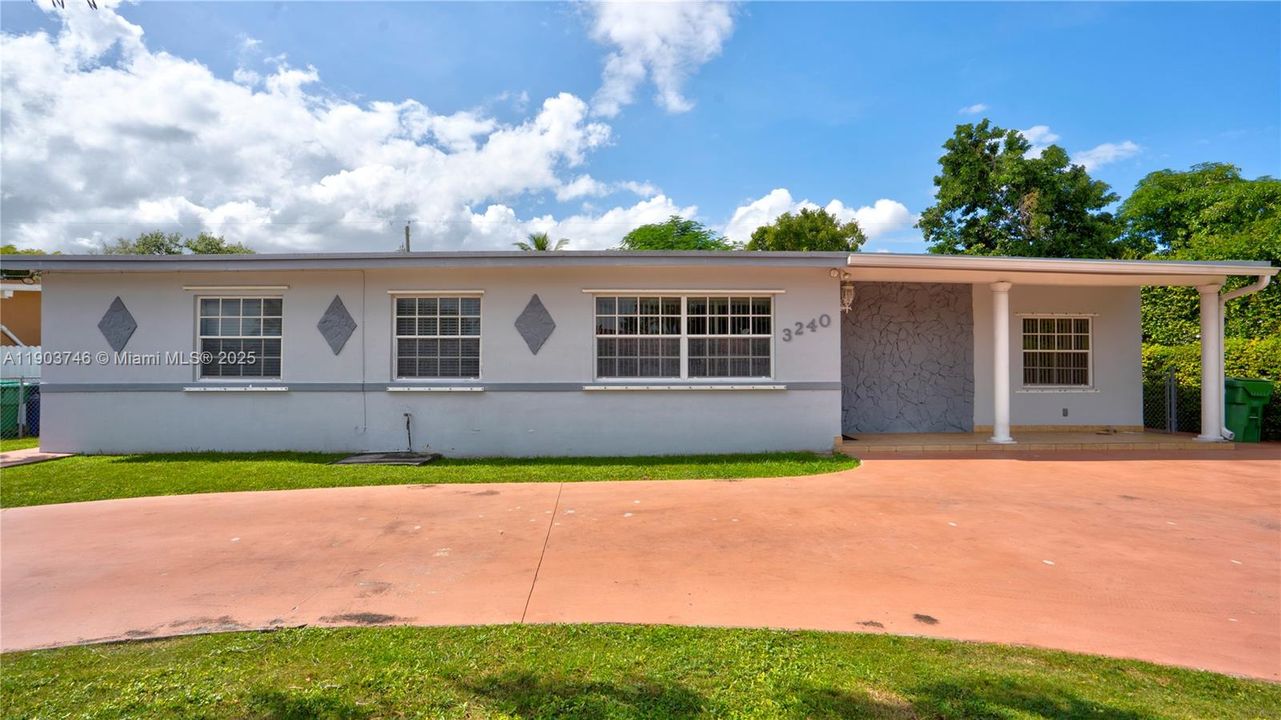 Active With Contract: $650,000 (4 beds, 2 baths, 1856 Square Feet)