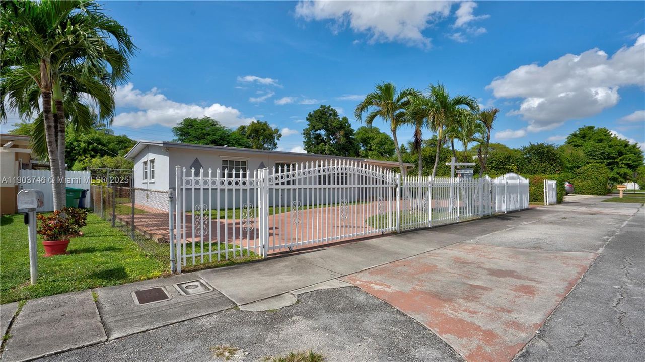 Active With Contract: $650,000 (4 beds, 2 baths, 1856 Square Feet)