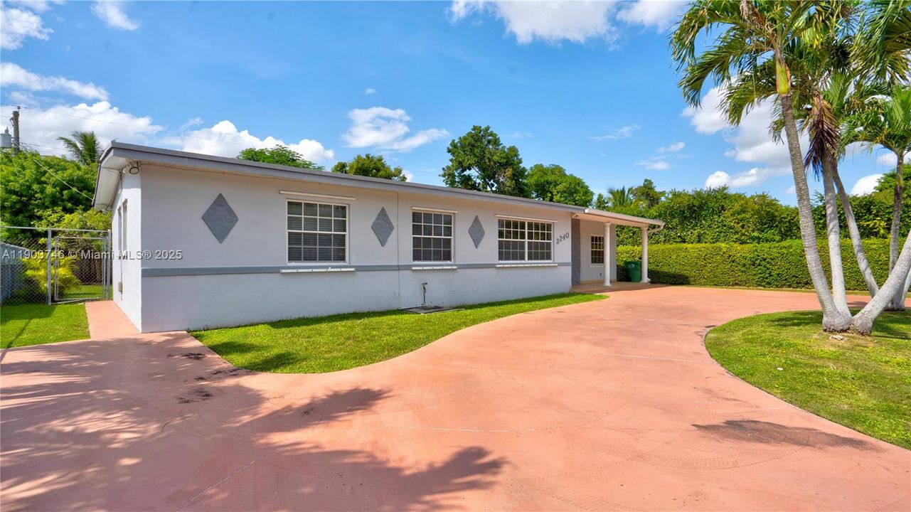 Active With Contract: $650,000 (4 beds, 2 baths, 1856 Square Feet)