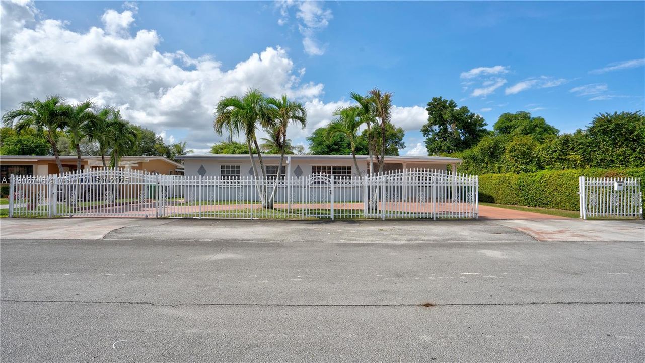 Active With Contract: $650,000 (4 beds, 2 baths, 1856 Square Feet)